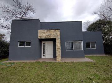 Casa · 107m² · 4 Ambientes · Venta Casa, 3 Dorm., Dos Baños, Parque Sakura, Exaltacion de La Cruz