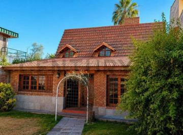 Casa · 342m² · 7 Ambientes · Casa en Venta en Barrio Bombal.