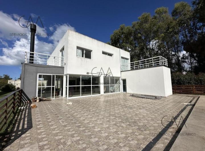 Casa · 342m² · 5 Ambientes · 2 Cocheras
