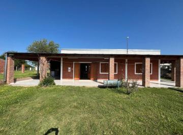 Casa · 226m² · 2 Ambientes · Casa Quinta en Venta con Pileta Zona Zorzalito