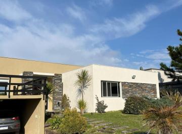 Casa · 148m² · 4 Ambientes · 1 Cochera · Casa en Venta - 3 Dorm. 3 Baños - Cochera - 1.000 m² - Pinamar