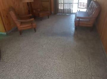 Departamento en Venta de 4 ambientes · Vendo Dpto. a Reciclar Muy Amplio y Luminoso.