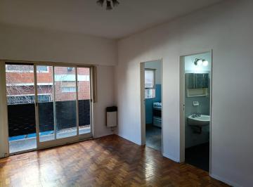Departamento de 1 ambiente, Balvanera · Alquiler Amb. Al Frente con Cocina y Balcón