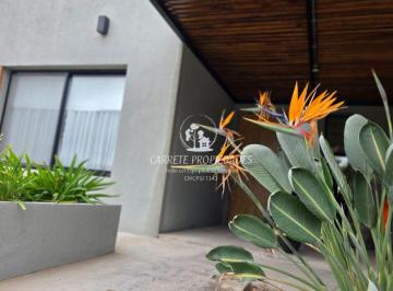Casa de 5 ambientes, Pilar · Casa en Venta de 5 Ambientes y Pileta Fondo a Verde. Barrio Santa Lucía. Pilar del Este