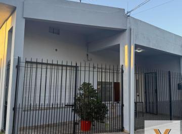 Casa · 150m² · 4 Ambientes · 2 Cocheras · Casa en Venta - 3 Dorm. 2 Baños - Cochera - 212 m² - Berazategui Oeste