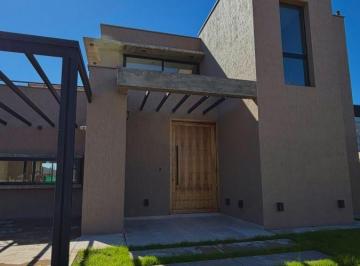 Casa de 8 ambientes, Carrodilla · Casa a Estrenar de Categoría en Lar de Boedo | 250 m² | Diseño y Terminaciones de Primer Nivel