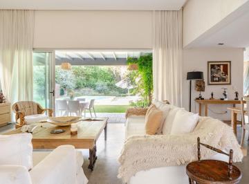 Casa · 370m² · 8 Ambientes · 3 Cocheras · Casa en Venta Medrano