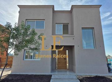 Casa · 184m² · 4 Ambientes · 3 Cocheras · Venta de Casa en Santa Sofía, Pilar del Este