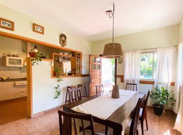 Casa · 216m² · 5 Ambientes · 2 Cocheras · Casa de 5 Ambientes con Pileta y Quincho en Burzaco Excelente!
