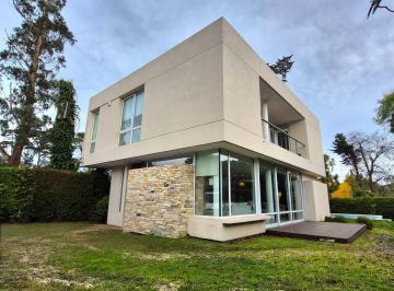 Casa · 150m² · 4 Ambientes · Moderna Casa en El Bosque Peralta Ramos