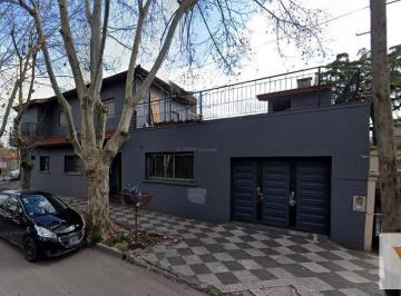 Casa · 245m² · 5 Ambientes · 2 Cocheras · Casa en Venta - 4 Dorm. 3 Baños - Cochera - 270 m² - Echeverría