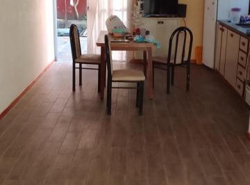 Casa · 180m² · 5 Ambientes · Casa en Venta - 4 Dorm. 4 Baños - 214 m² - Caseros