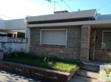 Casa · 320m² · 9 Ambientes · Casa en Venta - 2 Dorm. 1 Baño - 250 m² - Córdoba Capital