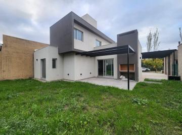 Casa · 150m² · 3 Ambientes · 2 Cocheras · Ciro de Vieytes
