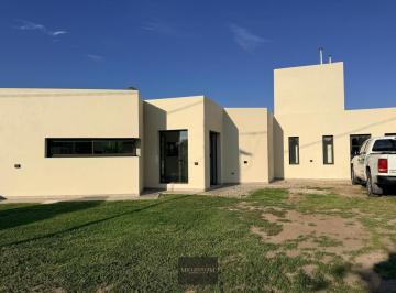 Casa · 206m² · 5 Ambientes · Tejas 4 Casa en Venta 3 Dorm.