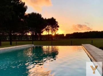 Casa · 285m² · 5 Ambientes · 2 Cocheras · Casa en Venta - 4 Dorm. 3 Baños - Cochera - 1200 m² - La Herradura, Pinamar