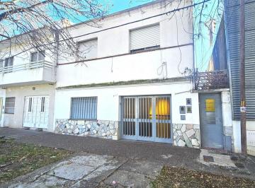 Casa · 254m² · 7 Ambientes · 1 Cochera · Casa a Reciclar - 3 Casas en 1 - Jorge Cura