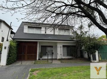 Casa · 200m² · 5 Ambientes · 2 Cocheras · Casa en Venta - 4 Dorm. 2 Baños - Cochera - 300 m² - Merlo