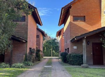 Departamento · 54m² · 4 Ambientes · 1 Cochera · Triplex en Venta en Pinamar, con Patio Privado a Pocas Cuadras del Centro y El Mar