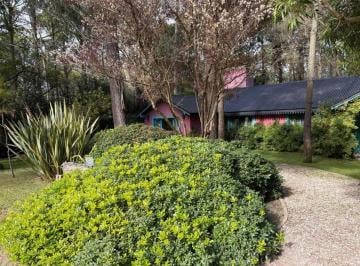 Casa · 200m² · 5 Ambientes · 2 Cocheras · Lindisima Casa en Carilo en Lugar Muy Tranquilo en Pleno Bosque