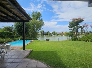 Casa · 480m² · 7 Ambientes · 2 Cocheras · Casa en Alquiler Anual Al Agua en Santa Bárbara, 5 Dorm. Impecable, Cómoda y Luminosa