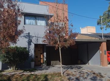 Casa · 180m² · 5 Ambientes · 2 Cocheras · Barrio El Recodo