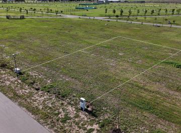 Terreno · 680m² · Venta Terreno Vida Lagoon Funes Excelente Ubicación Frente Sur