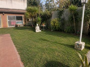 Casa · 254m² · 6 Ambientes · 2 Cocheras · Casa Multifamiliar Castelar Parque Parrilla
