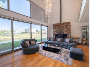 Casa · 330m² · 4 Ambientes · 2 Cocheras · Venta Casa Golondrinas 4 Ambientes Al Lago