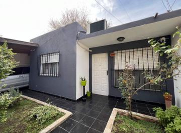 Casa · 72m² · 3 Ambientes · 1 Cochera · Casa en Venta Longchamps 3 Ambientes Apto Credito