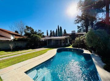 Casa · 326m² · 7 Ambientes · 2 Cocheras · Casa 7 Ambientes con Parque y Pileta Venta Burzaco