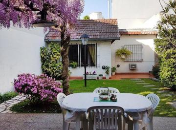 Casa · 180m² · 4 Ambientes · 1 Cochera · Casa Venta Lomas del Mirador 4 Amb Multifamiliar
