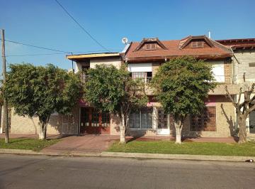 Casa · 217m² · 5 Ambientes · 3 Cocheras · Casa 5 Amb Venta S. Martin C 2 Dptos Para Renta