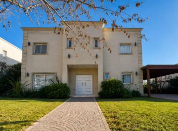 Casa · 163m² · 6 Ambientes · 2 Cocheras · Casa en Venta |en Santa Guadalupe – Pilar del Este
