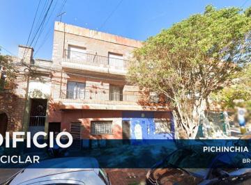 Casa · 260m² · 8 Ambientes · Casa en Venta Tres Plantas a Reciclar Pichincha