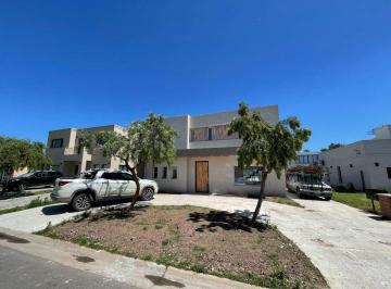 Casa · 130m² · 4 Ambientes · 2 Cocheras · Casa en San Ramon 4 Amb a Estrenar con Lavadero