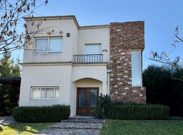 Casa · 180m² · 4 Ambientes · 2 Cocheras · Casa en Venta 4 Amb en Santa Elena Pilar del Este