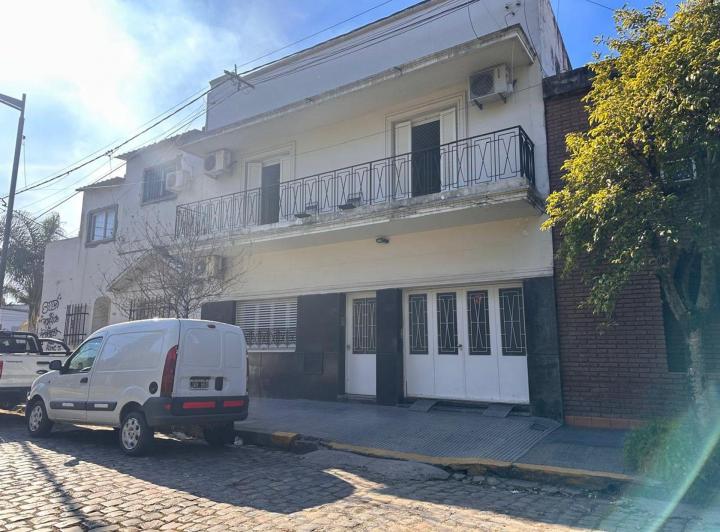 Casa · 200m² · 6 Ambientes · 1 Cochera