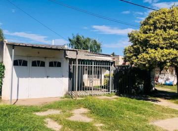 Casa · 254m² · 4 Ambientes · 2 Cocheras · Remax Vende Casa 3 Dorm. y Patio en Recreo
