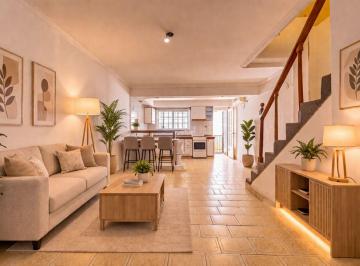 Casa · 107m² · 3 Ambientes · 1 Cochera · Venta Duplex 3 Ambientes Moron Patio Cochera