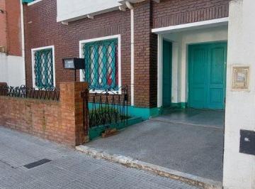 Casa · 224m² · 6 Ambientes · 2 Cocheras · Venta Casa Uso Familiar o Comercial Excelente Zona