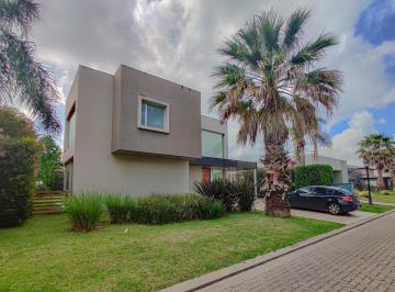 Casa · 180m² · 4 Ambientes · 3 Cocheras · Casa de 3 Dorm. en Venta en Barrio Privado Miraflores - Funes Hills