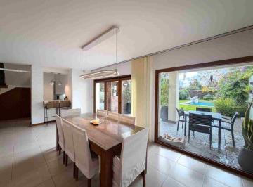 Casa · 220m² · 7 Ambientes · 2 Cocheras · Casa en Venta 3 Dorm. La Plata Mas Estudio