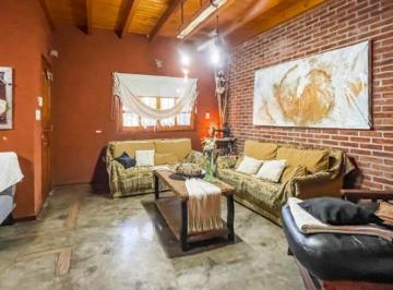 Casa · 180m² · 6 Ambientes · 3 Cocheras · Casa en Venta Gonnet