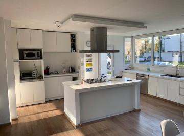 Casa · 220m² · 5 Ambientes · 1 Cochera · Casas en Venta Hudson