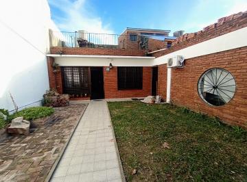 Casa · 110m² · 3 Ambientes · 2 Cocheras · Venta Casa 3 Amb con Patio Bernal Oeste