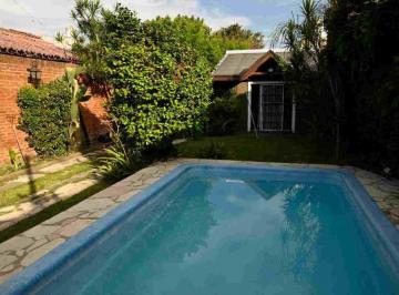Casa · 147m² · 5 Ambientes · 4 Cocheras · Casa 5 Ambientes con Garaje en Bernal en Venta