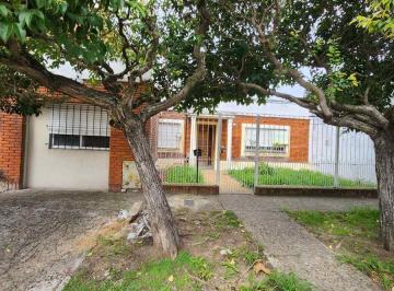 Casa · 4 Ambientes · Venta Casa a Reciclar Gran Terreno Quilmes