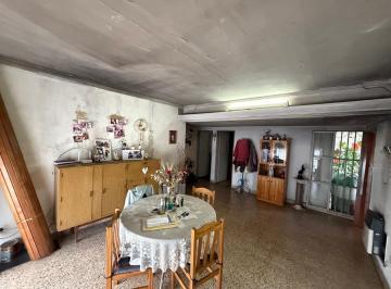 PH · 113m² · 4 Ambientes · 1 Cochera · Venta PH de 3 Dorm. Cochera Av Uriburu P. A.