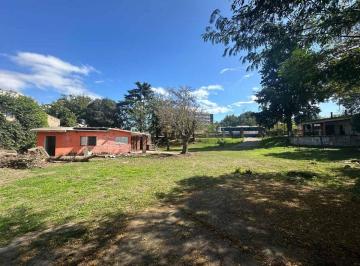 Casa · 198m² · 8 Ambientes · 2 Cocheras · Venta Casa y Gran Lote Cosquin en Av C/ Local